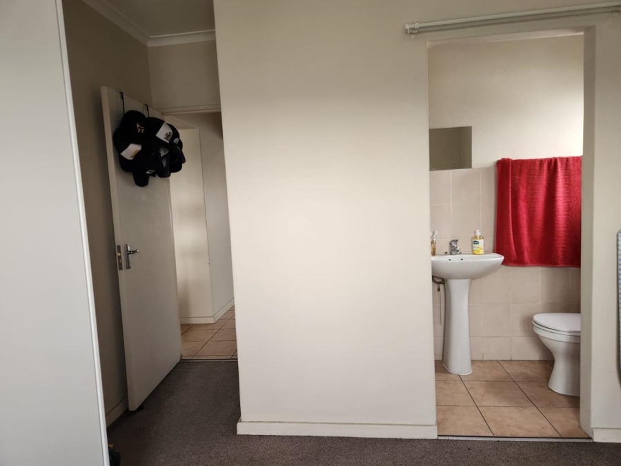 2 Bedroom Property for Sale in Brackenfell Central Western Cape